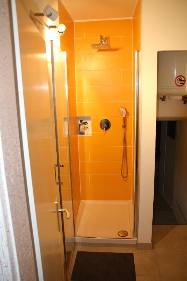 Airolo With Private Parking Apartamento Exterior foto