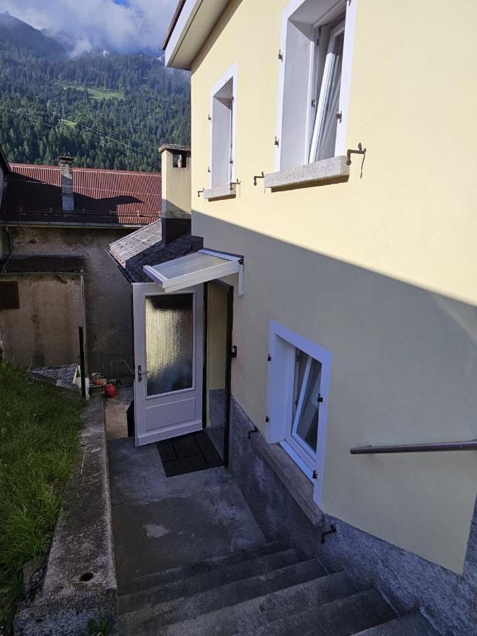 Airolo With Private Parking Apartamento Exterior foto