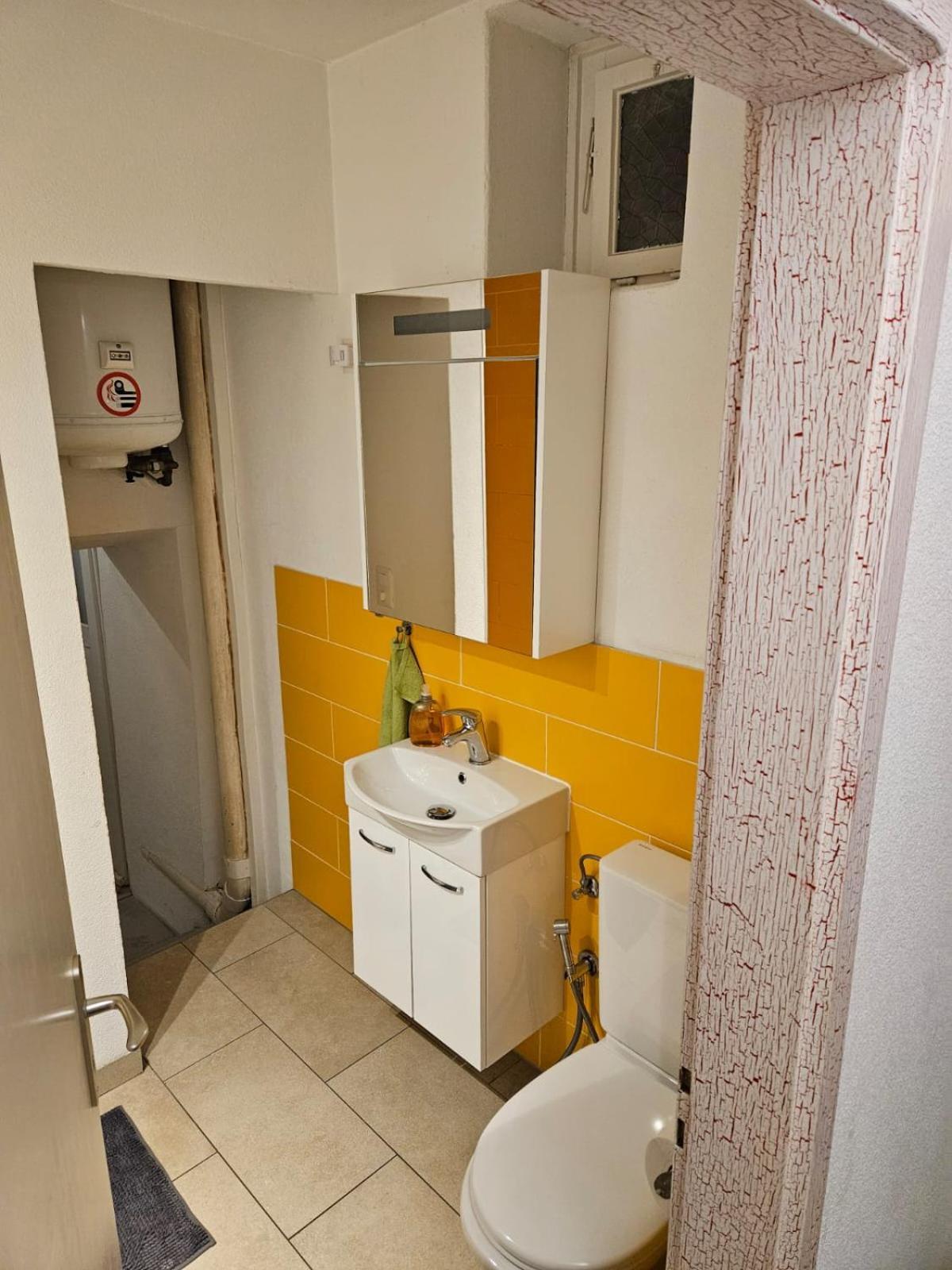 Airolo With Private Parking Apartamento Exterior foto