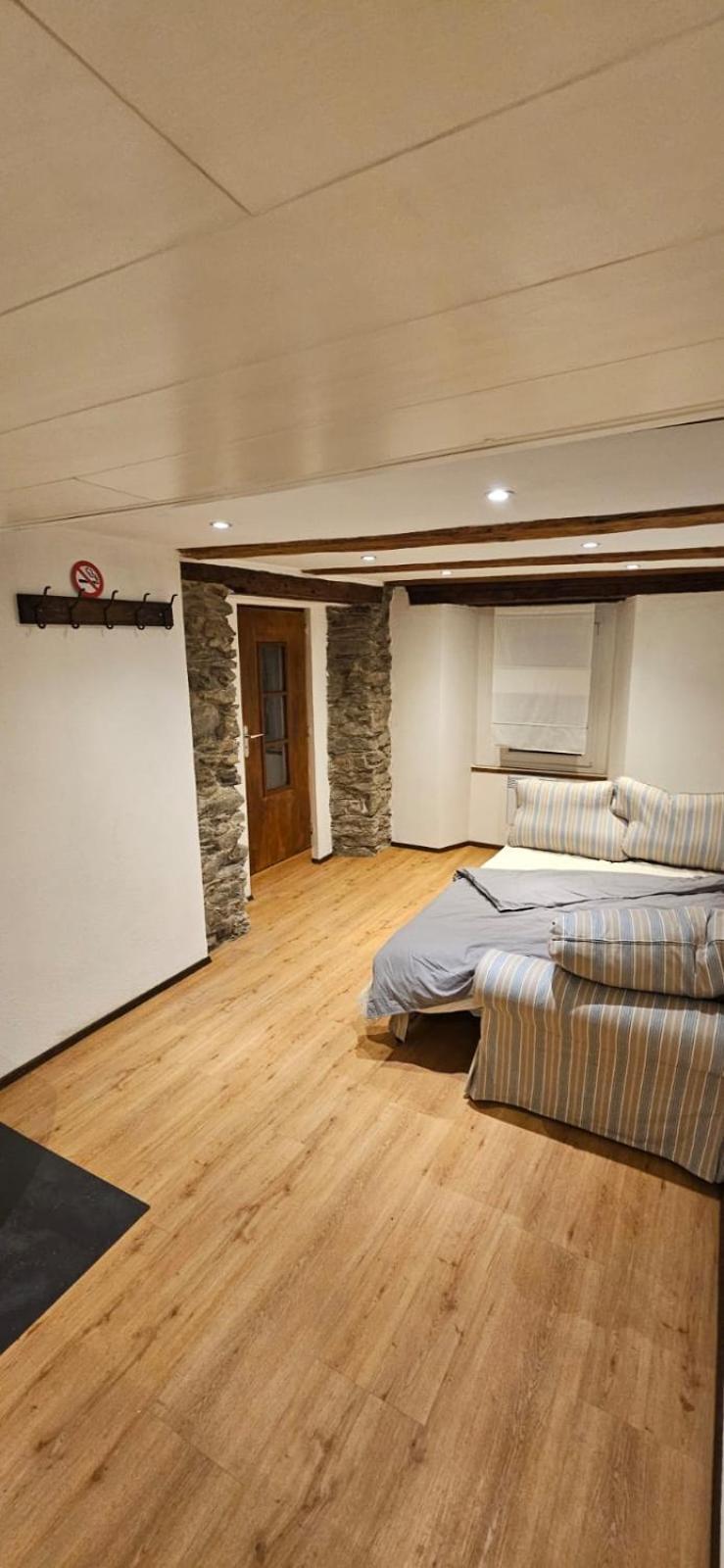 Airolo With Private Parking Apartamento Exterior foto